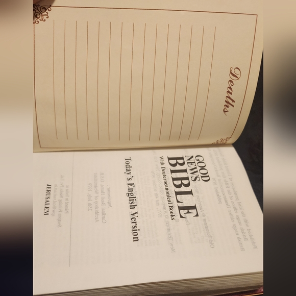 Unique Olive Wood Praying Hands Holding The Bible and Bible - Picture 11 of 12